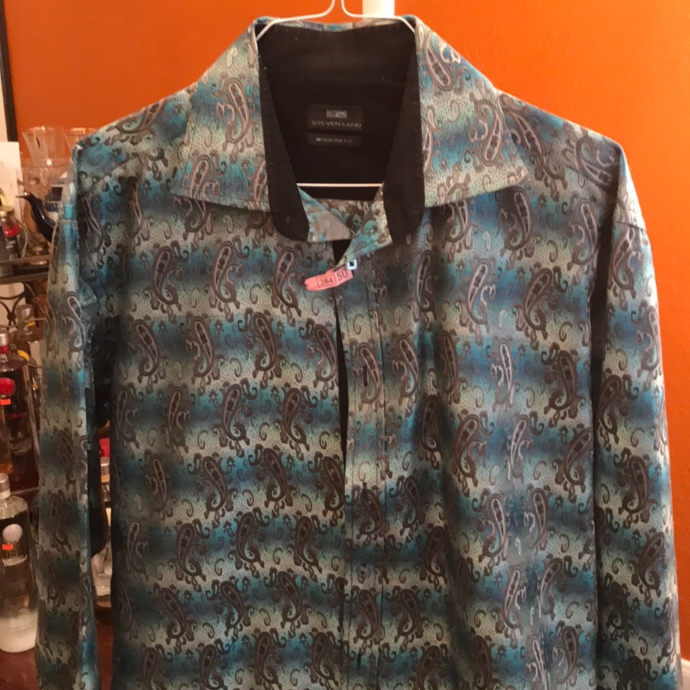 Steven Land Men’s casual shirt.